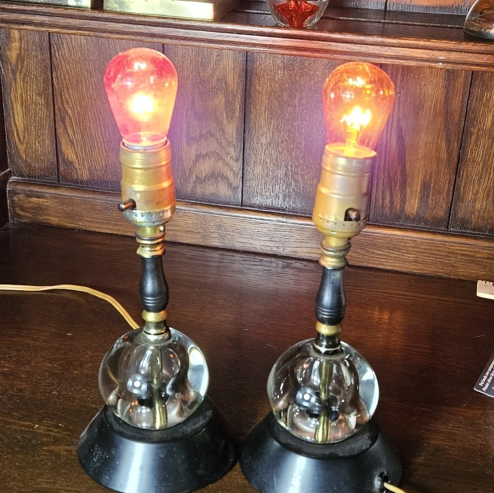 Vintage art deco vibe glass spere set of accent lamps.